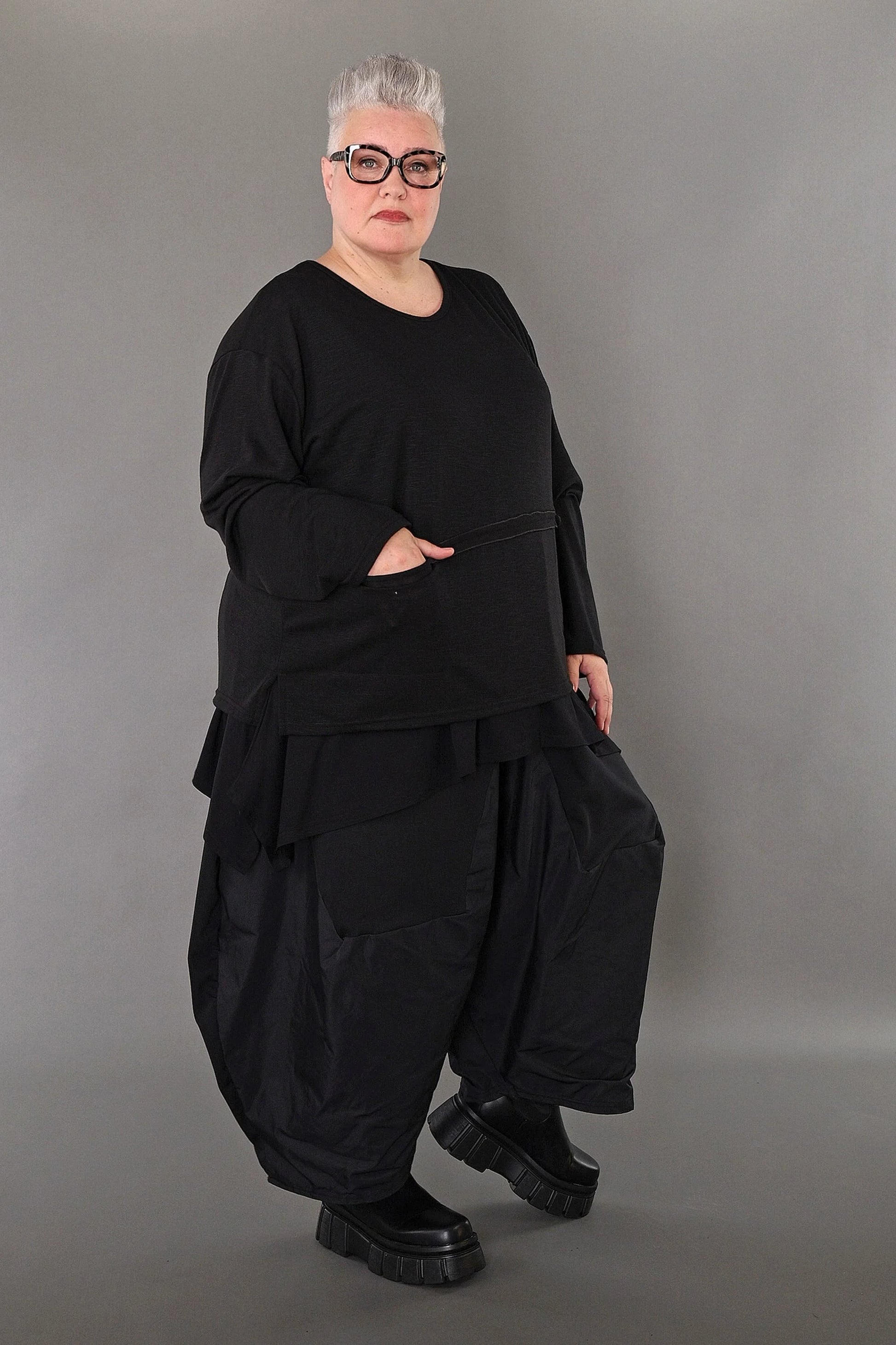  AKH Premium Bigshirt in gerader Form, aus Viskose, P1008.7130, Schwarz, Ausgefallen, Zeitlos