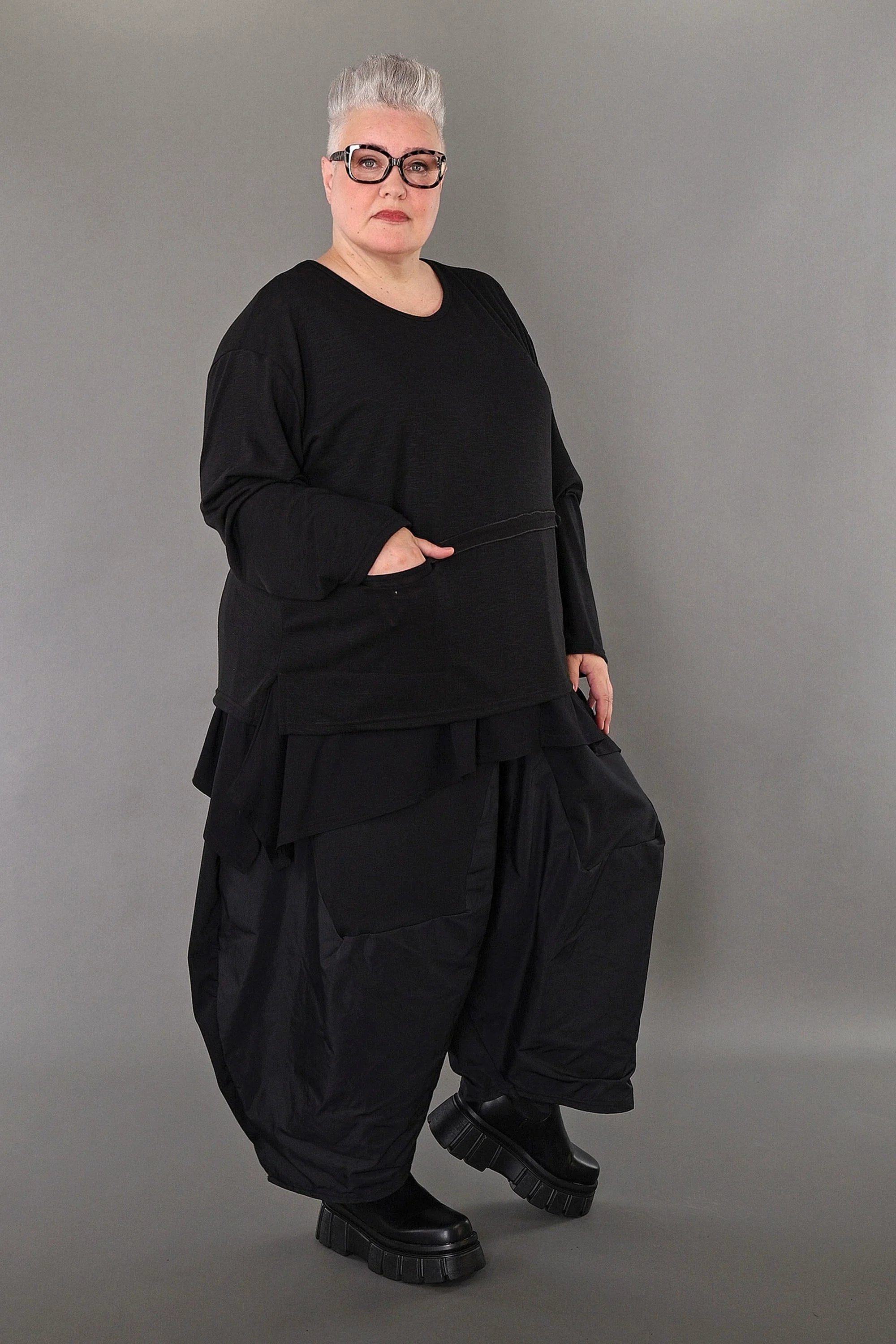  AKH Premium Bigshirt in gerader Form, aus Viskose, P1008.7130, Schwarz, Ausgefallen, Zeitlos