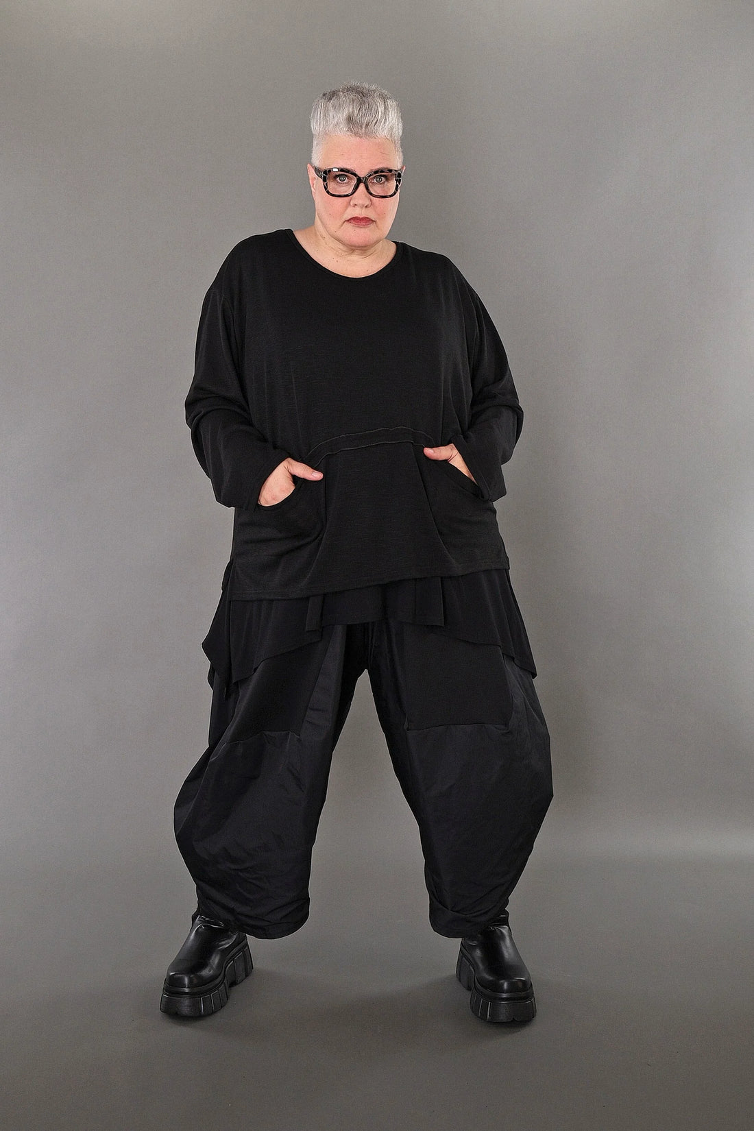  AKH Premium Bigshirt in gerader Form, aus Viskose, P1008.7130, Schwarz, Ausgefallen, Zeitlos