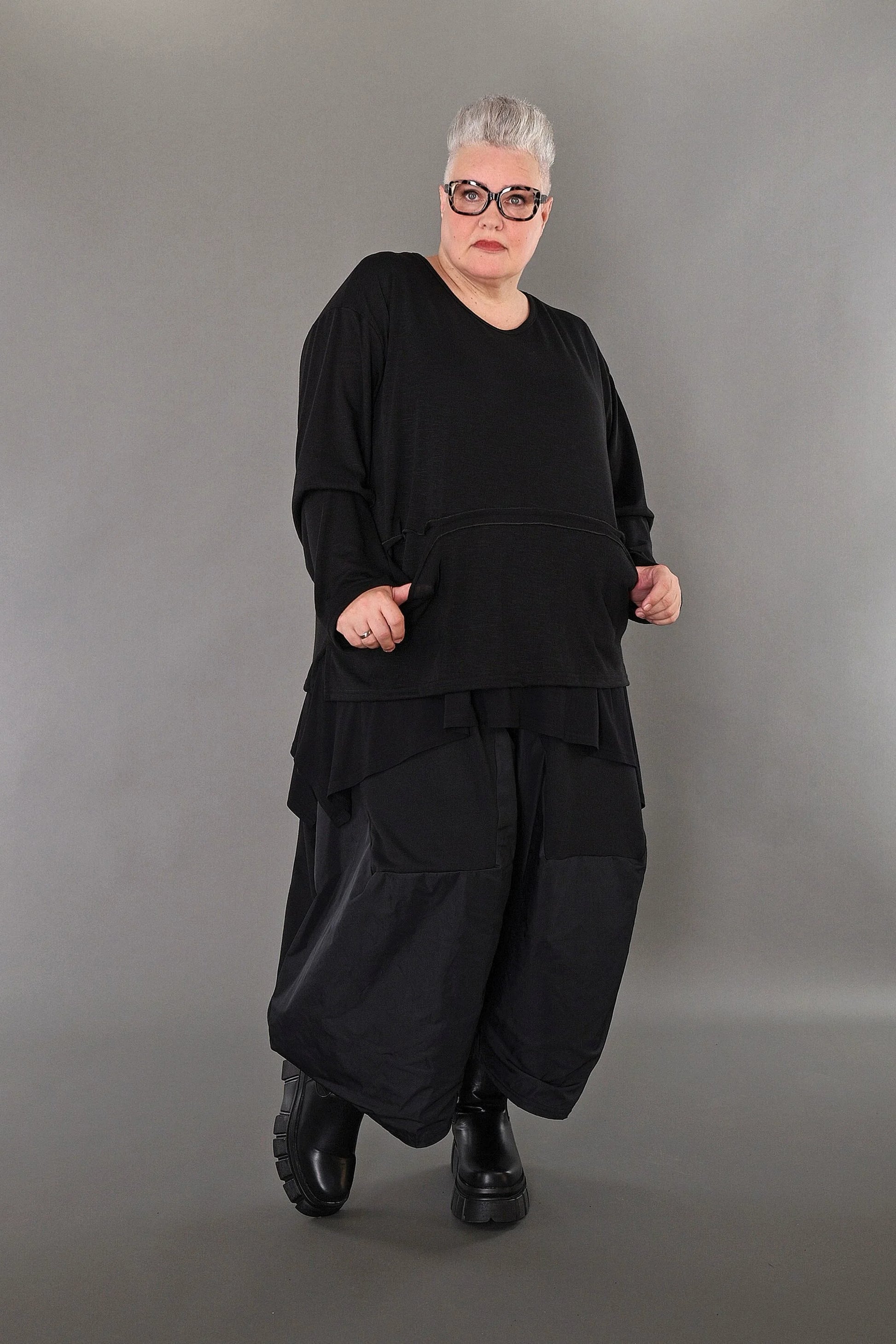  AKH Premium Bigshirt in gerader Form, aus Viskose, P1008.7130, Schwarz, Ausgefallen, Zeitlos