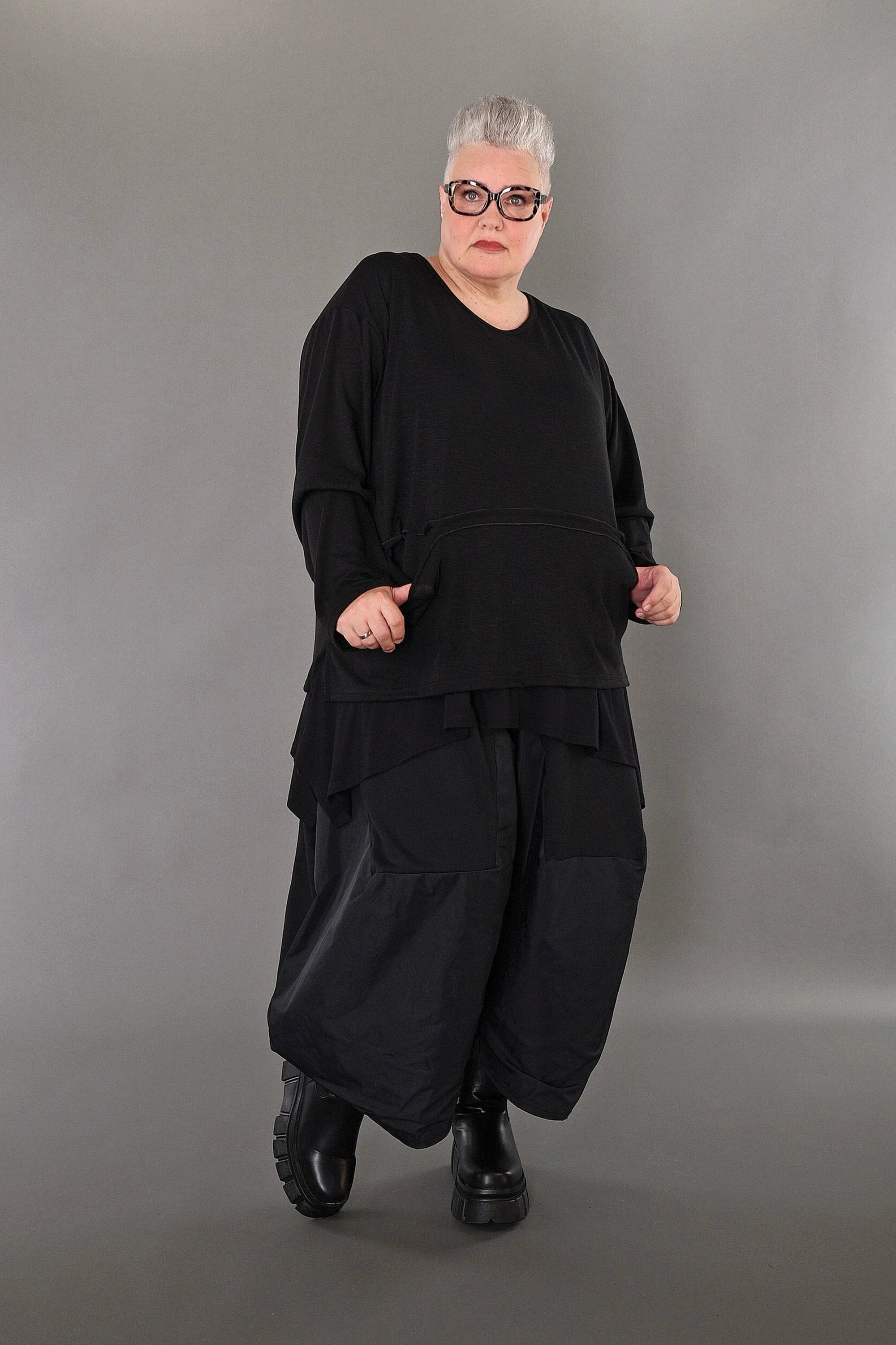  AKH Premium Bigshirt in gerader Form, aus Viskose, P1008.7130, Schwarz, Ausgefallen, Zeitlos