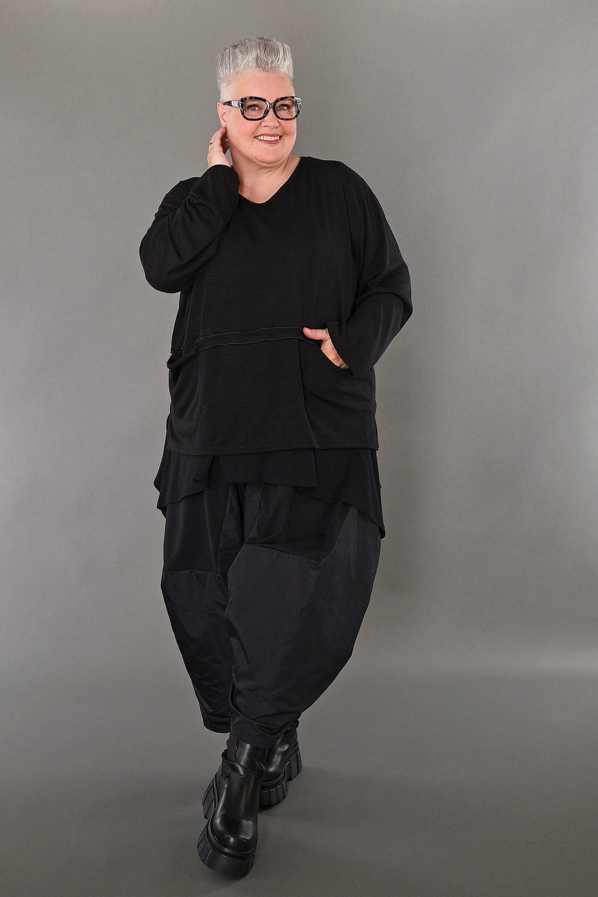  AKH Premium Bigshirt in gerader Form, aus Viskose, P1008.7130, Schwarz, Ausgefallen, Zeitlos
