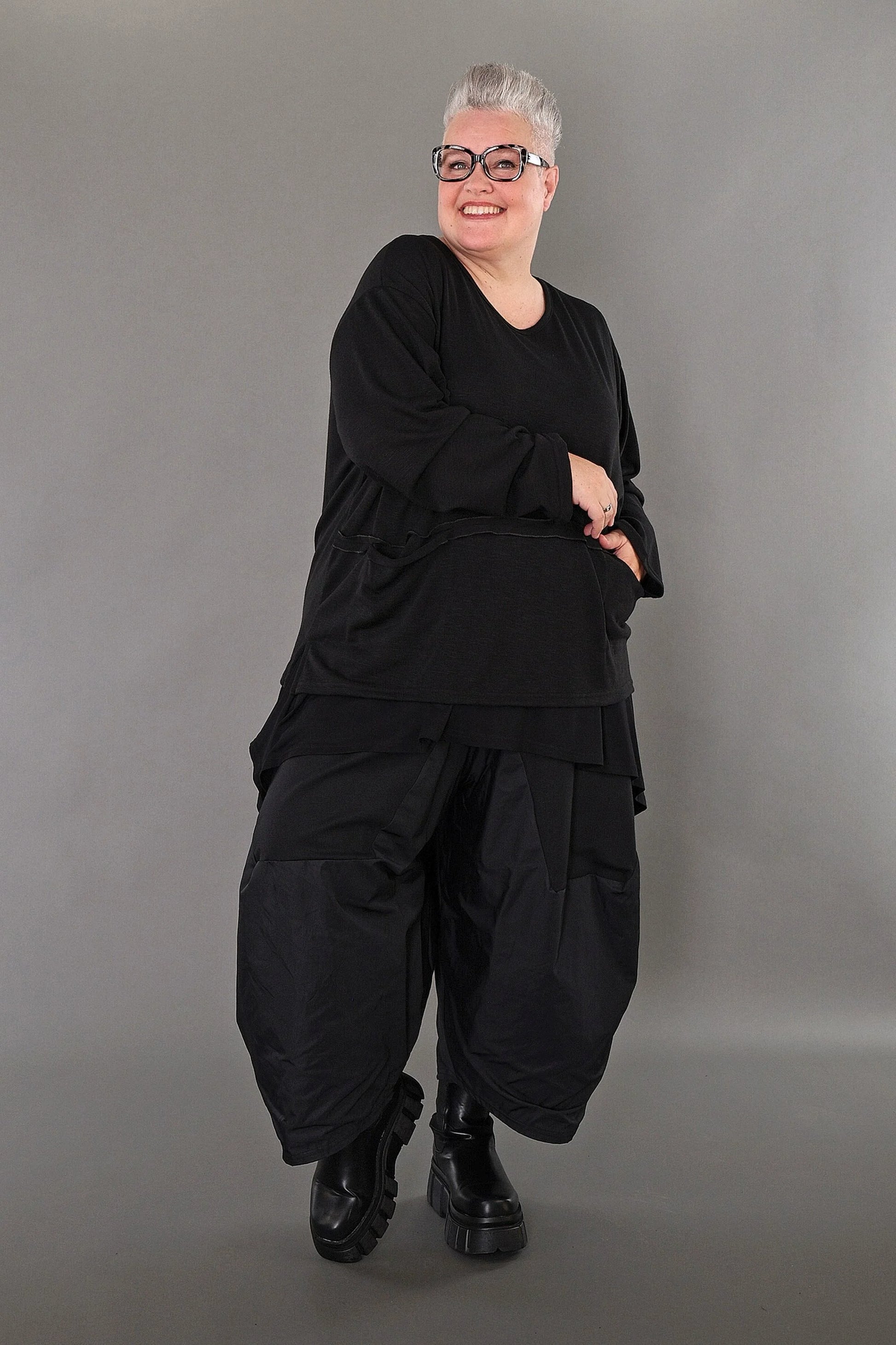  AKH Premium Bigshirt in gerader Form, aus Viskose, P1008.7130, Schwarz, Ausgefallen, Zeitlos