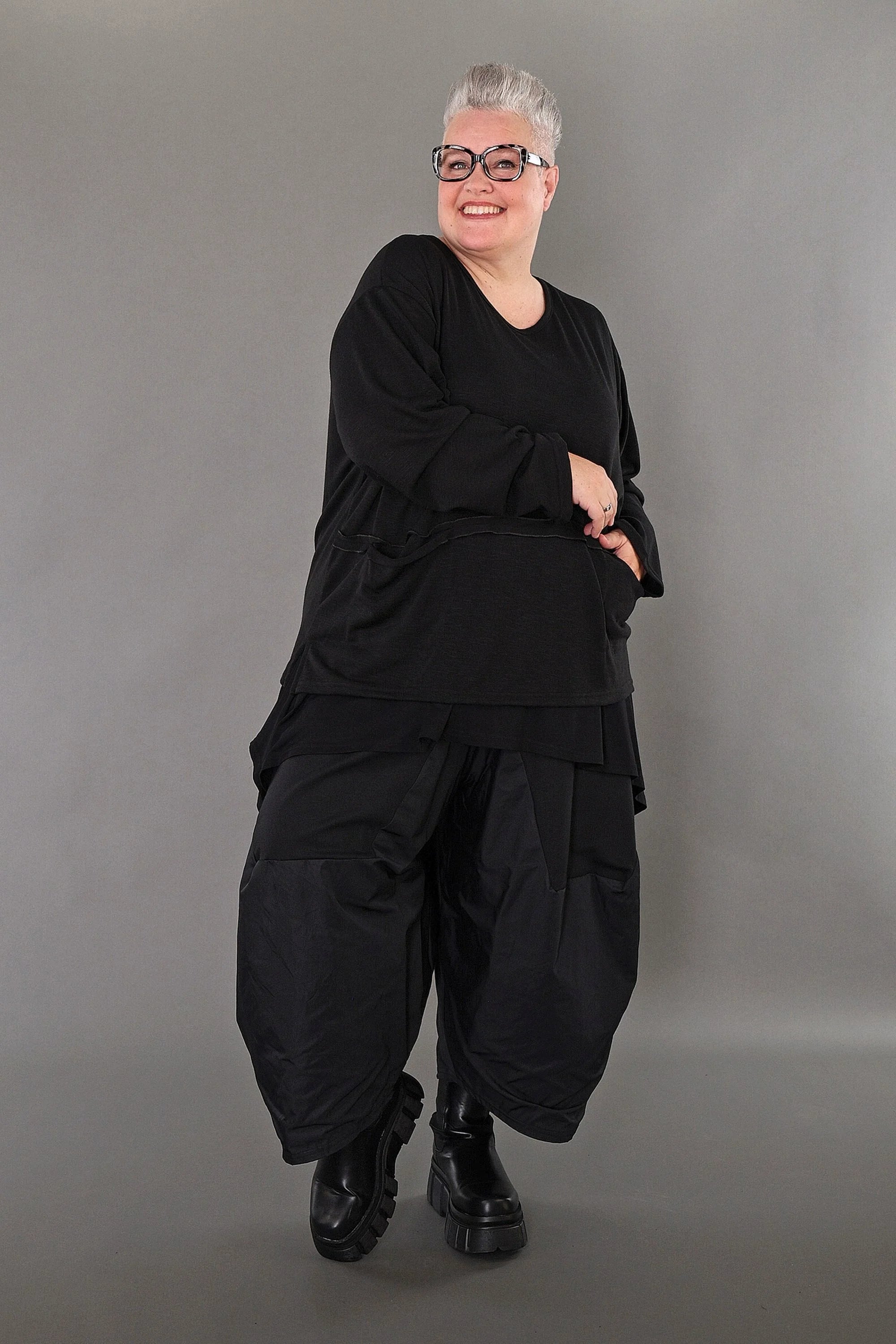  AKH Premium Bigshirt in gerader Form, aus Viskose, P1008.7130, Schwarz, Ausgefallen, Zeitlos