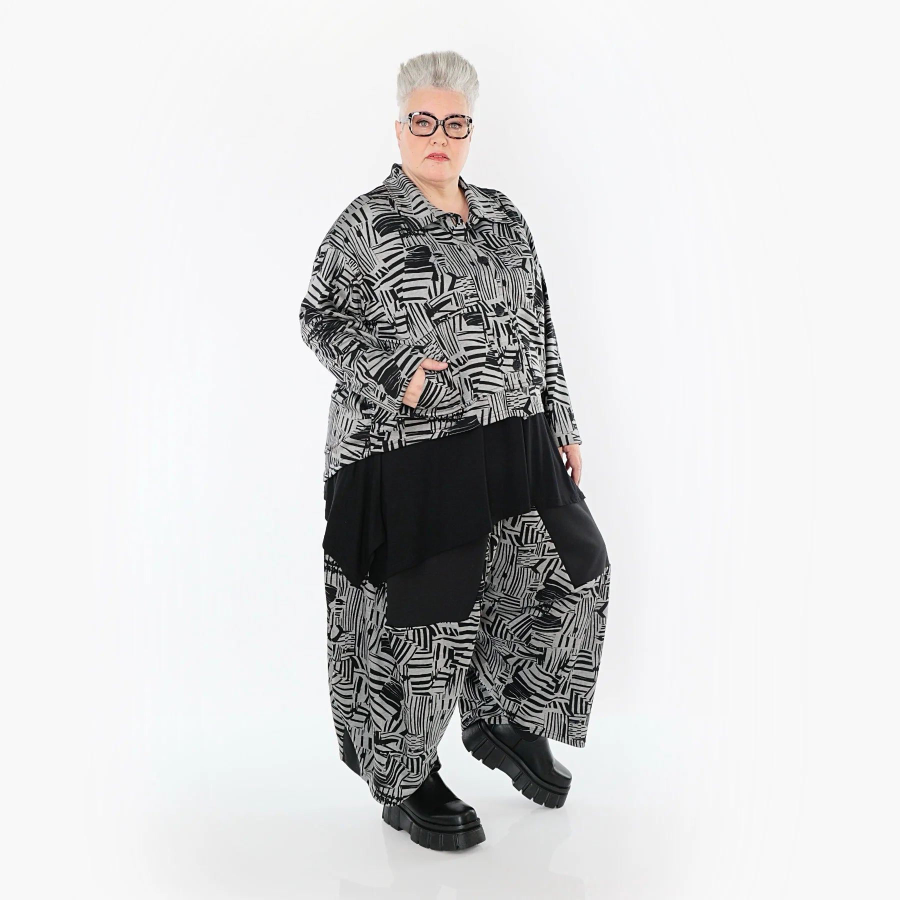  AKH Premium Jacke in gerundeter Form, aus Viskose, P1014.6910, Grau/Schwarz, Streifen