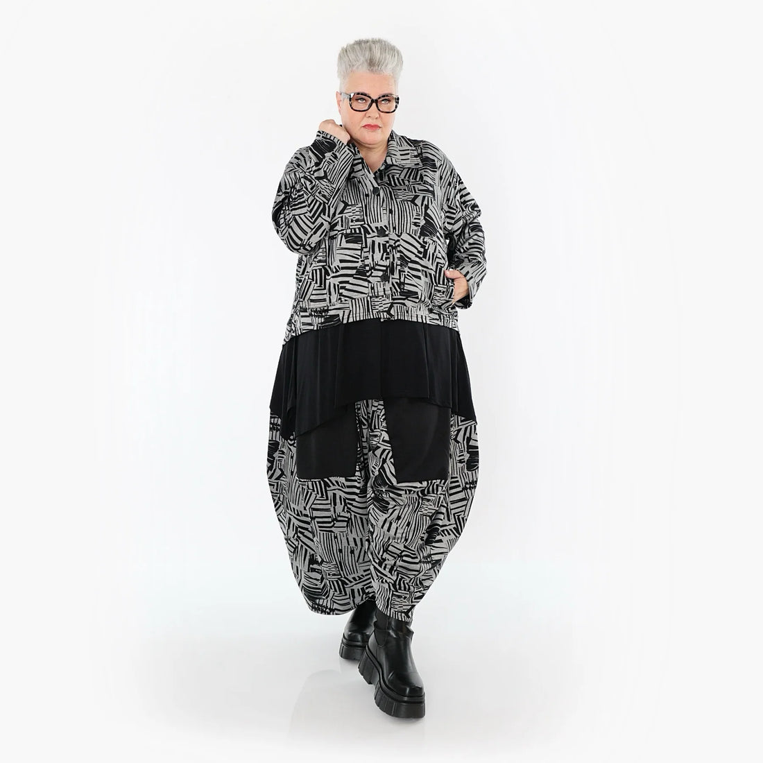  AKH Premium Jacke in gerundeter Form, aus Viskose, P1014.6910, Grau/Schwarz, Streifen