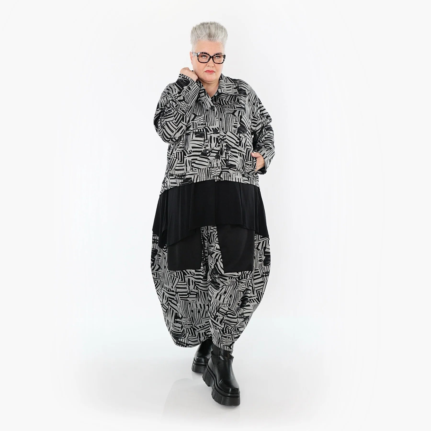  AKH Premium Jacke in gerundeter Form, aus Viskose, P1014.6910, Grau/Schwarz, Streifen