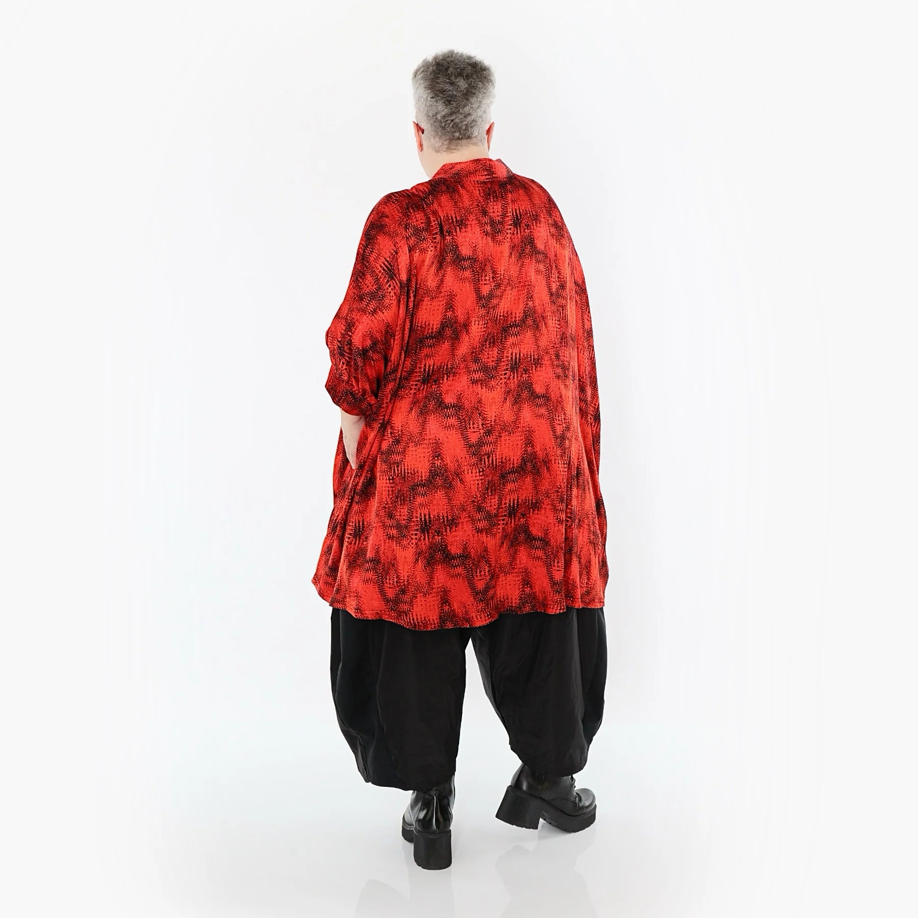  AKH Premium Bluse in kastiger Form, aus Viskose, P1015.7116, Rot/Schwarz, Grafik, Schick