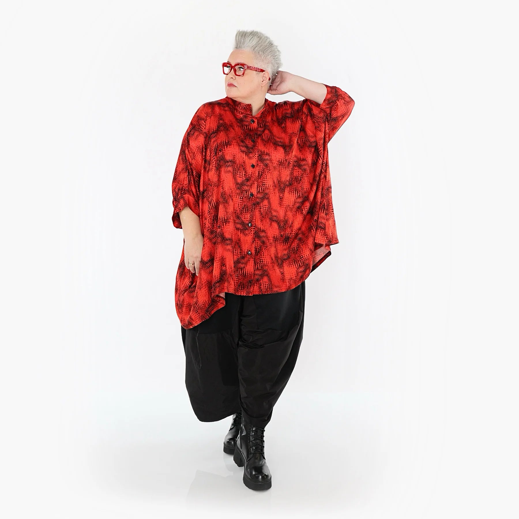  AKH Premium Bluse in kastiger Form, aus Viskose, P1015.7116, Rot/Schwarz, Grafik, Schick