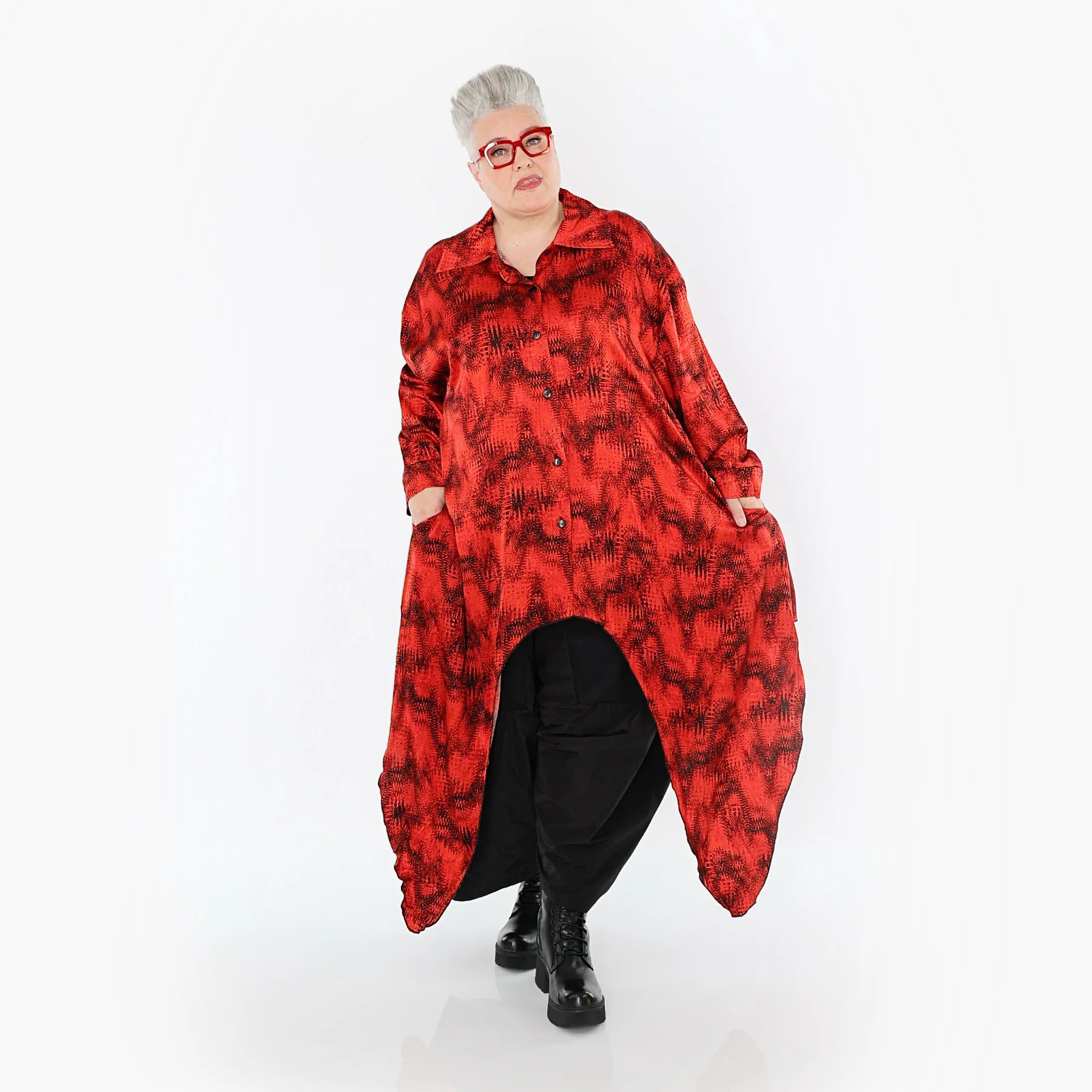  Zipfel Bluse von AKH Premium aus Viskose, P1015.7135, Rot/Schwarz, Grafik, Ausgefallen