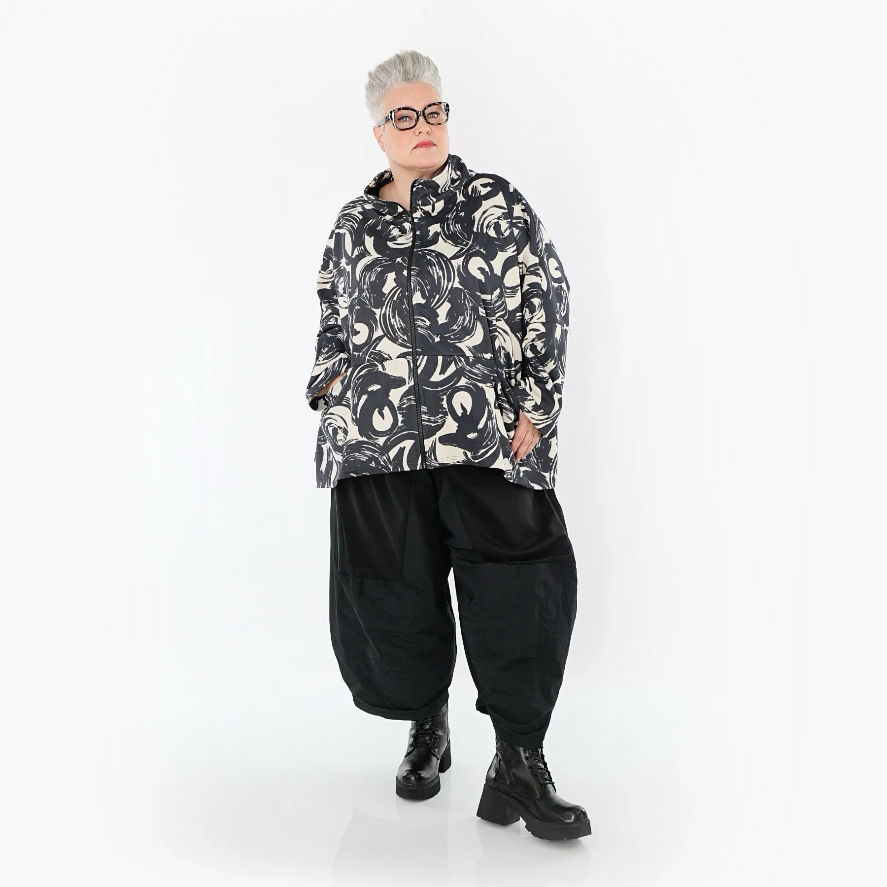  AKH Premium Jacke in kastiger Form, aus Polyester, P1016.7104, Ecru/Schwarz, Pinselstrich