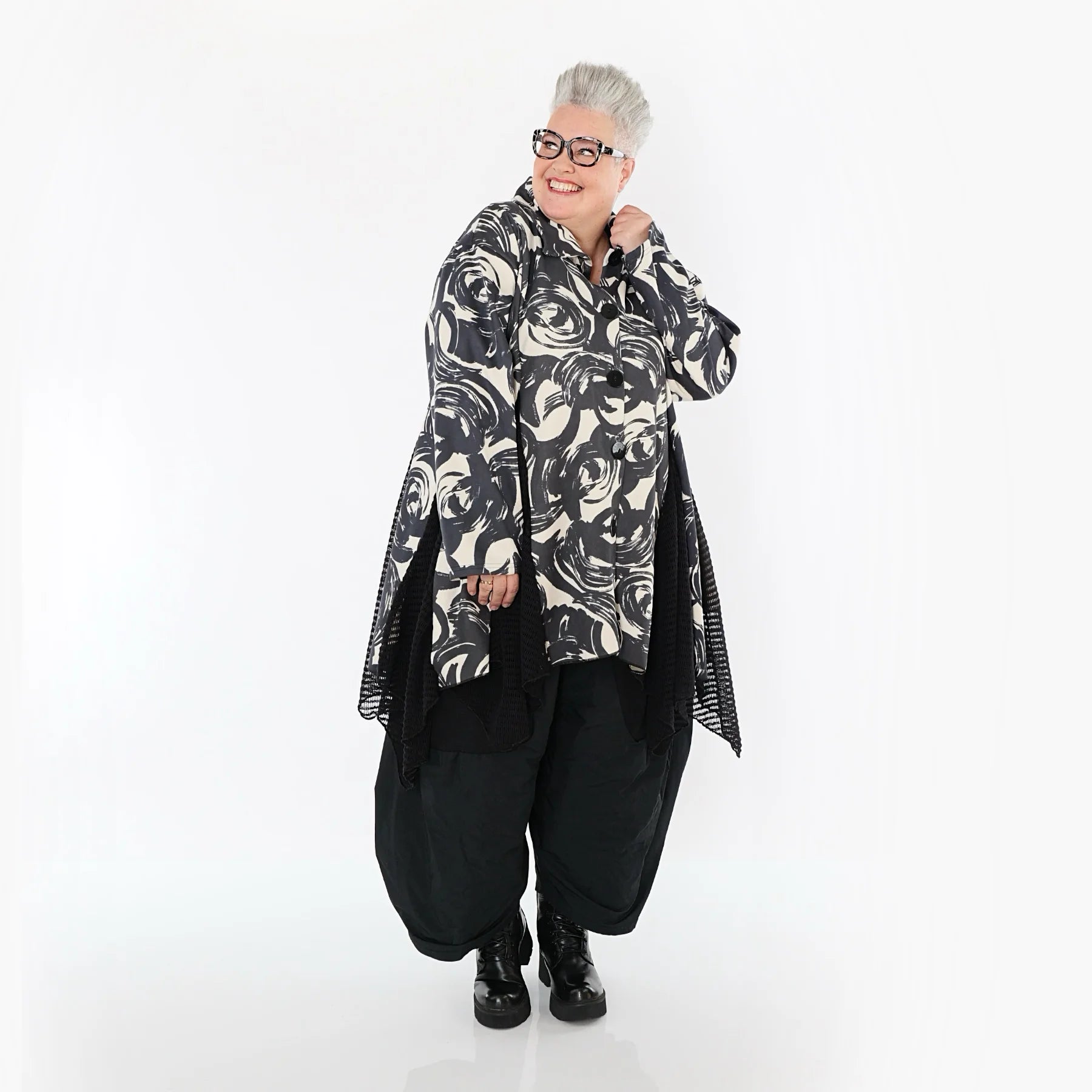  AKH Premium Jacke in Glocken-Form, aus Polyester, P1016.7148, Ecru/Schwarz, Pinselstrich