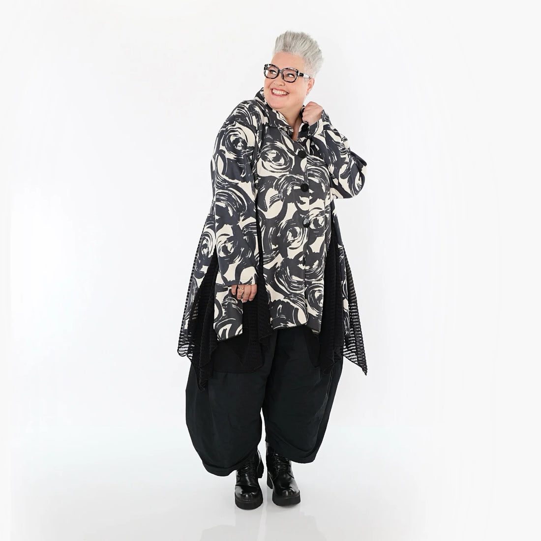  AKH Premium Jacke in Glocken-Form, aus Polyester, P1016.7148, Ecru/Schwarz, Pinselstrich