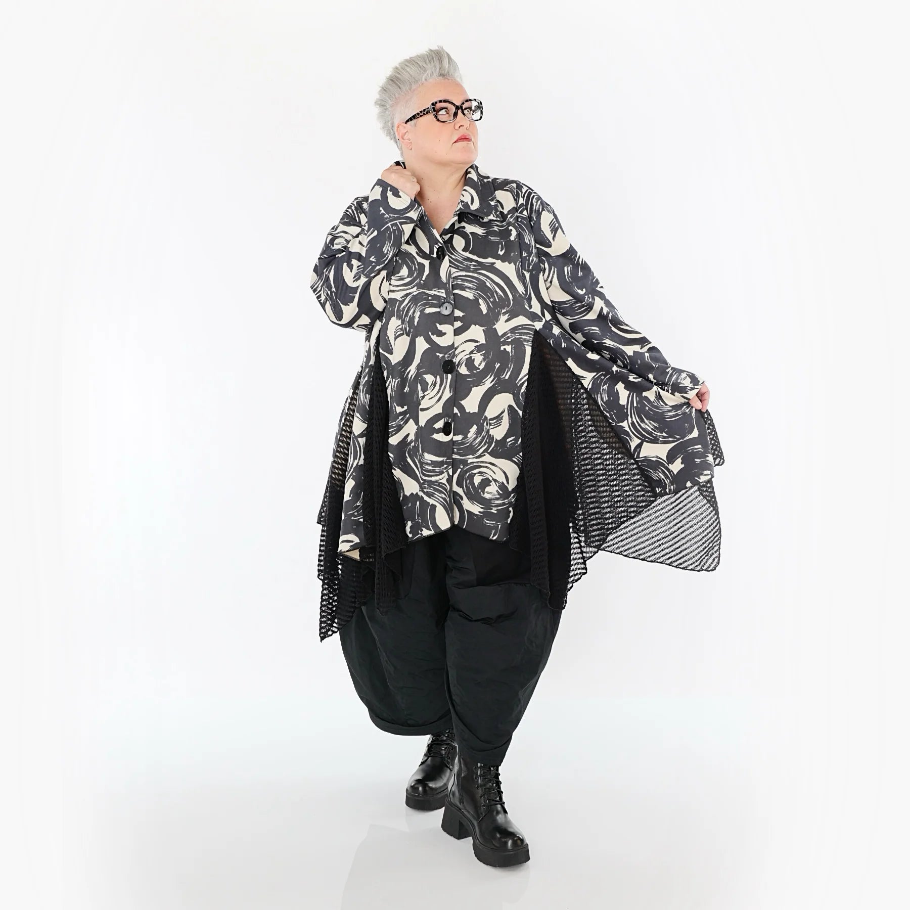  AKH Premium Jacke in Glocken-Form, aus Polyester, P1016.7148, Ecru/Schwarz, Pinselstrich