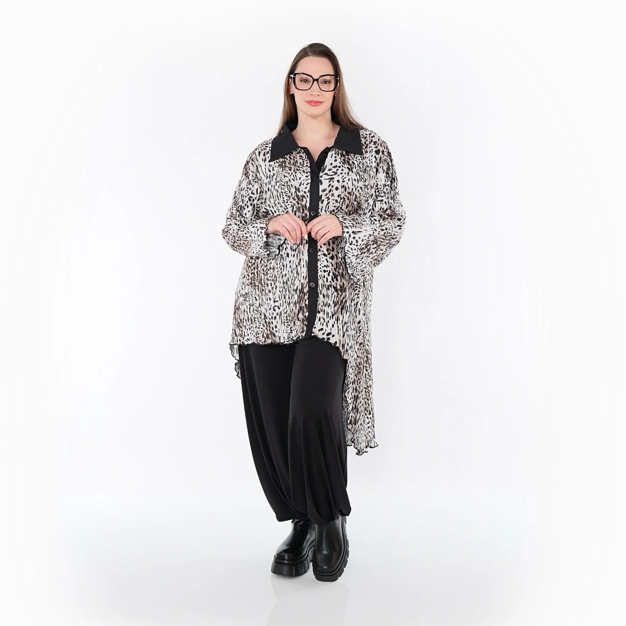  AKH Premium Bluse in Vokuhila-Form, aus Polyester, P1018.7149, Ecru/Braun/Schwarz, Schick