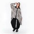  AKH Premium Bluse in Vokuhila-Form, aus Polyester, P1018.7149, Ecru/Braun/Schwarz, Schick