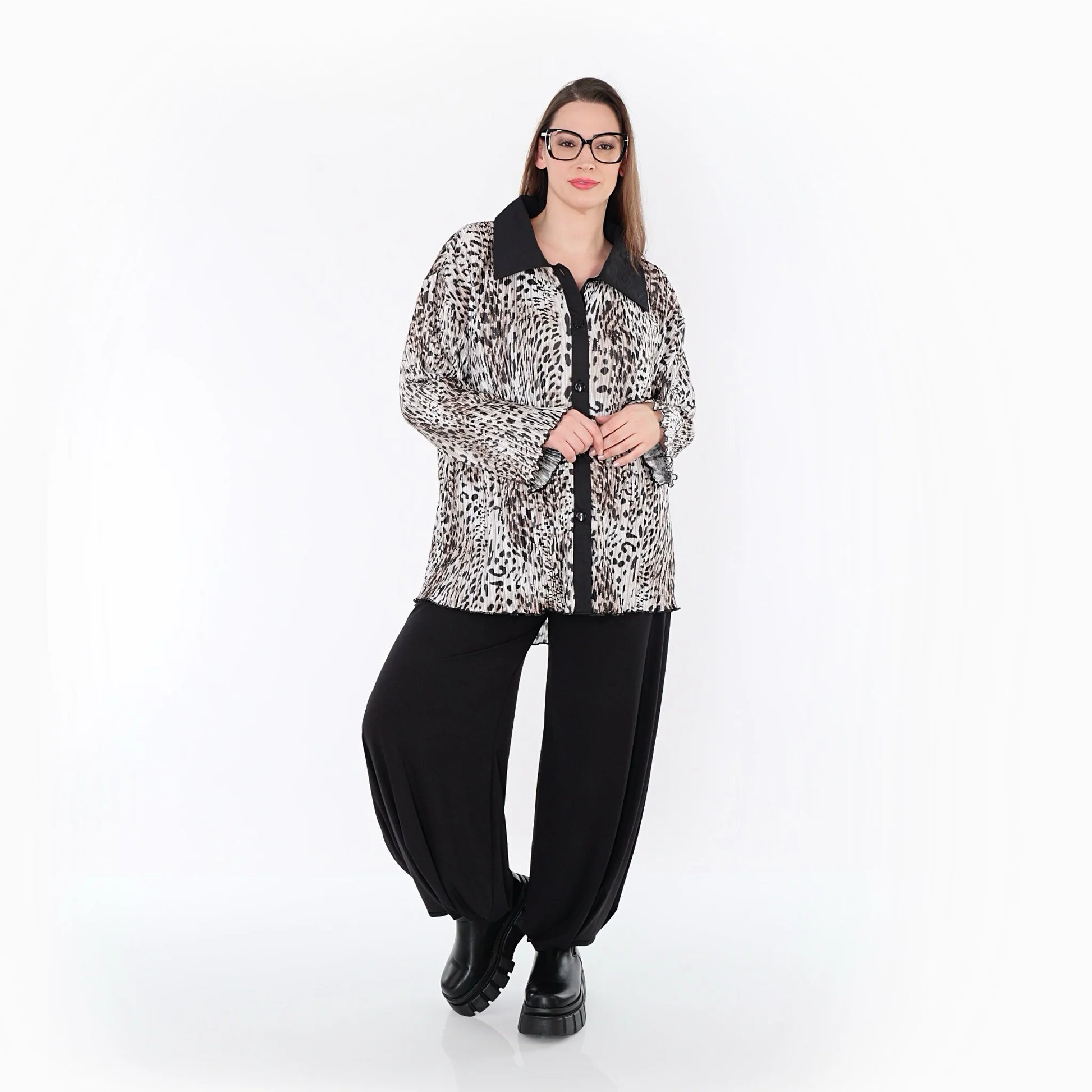  AKH Premium Bluse in gerundeter Form, aus Polyester, P1018.7151, Ecru/Braun/Schwarz