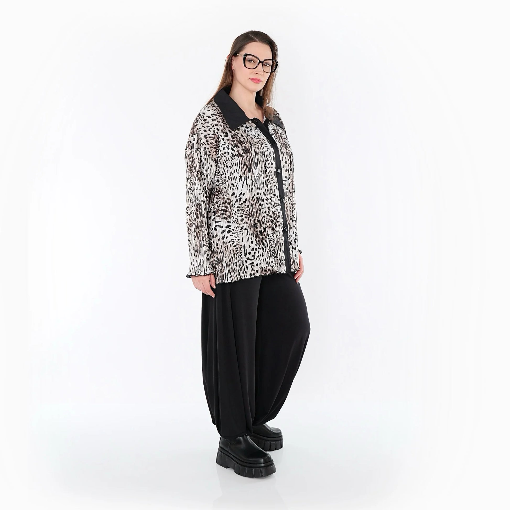  AKH Premium Bluse in gerundeter Form, aus Polyester, P1018.7151, Ecru/Braun/Schwarz