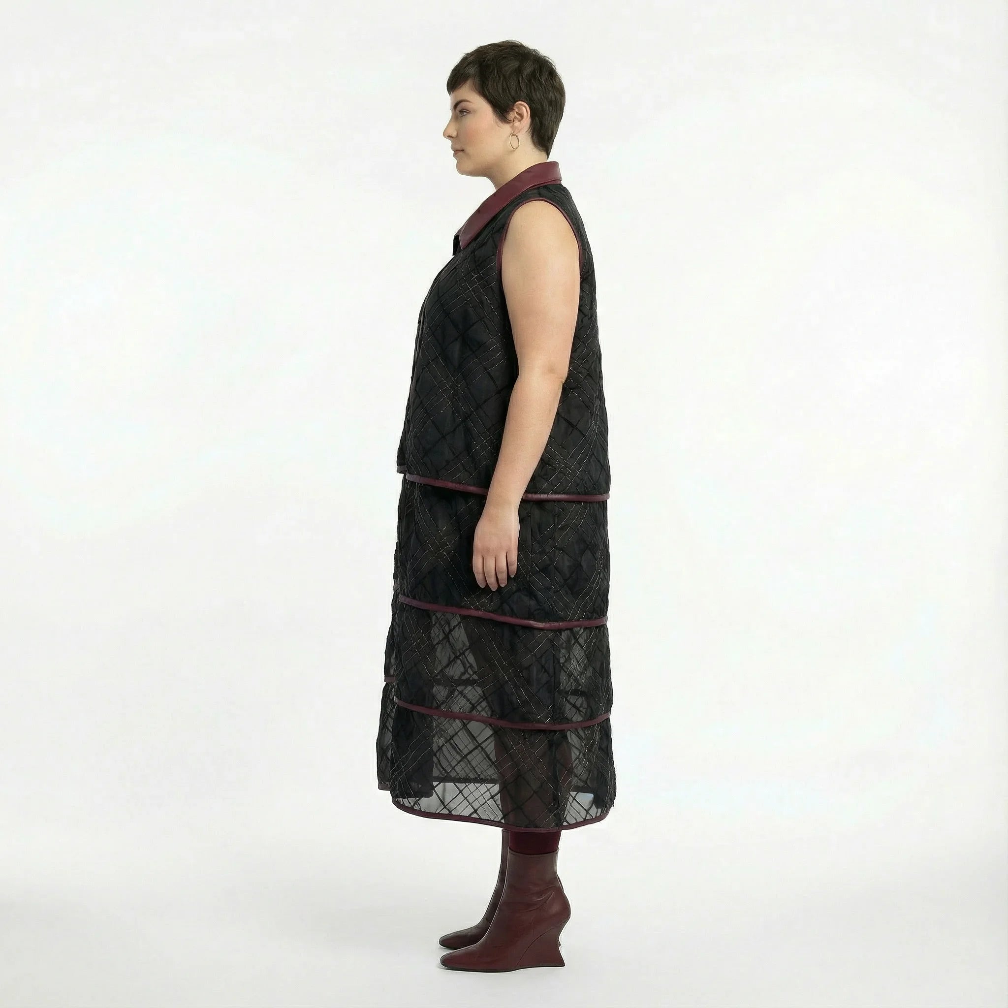  A-Form Weste von AKH Premium aus Materialmix, P1028.7120, Schwarz-Weinrot, Ausgefallen