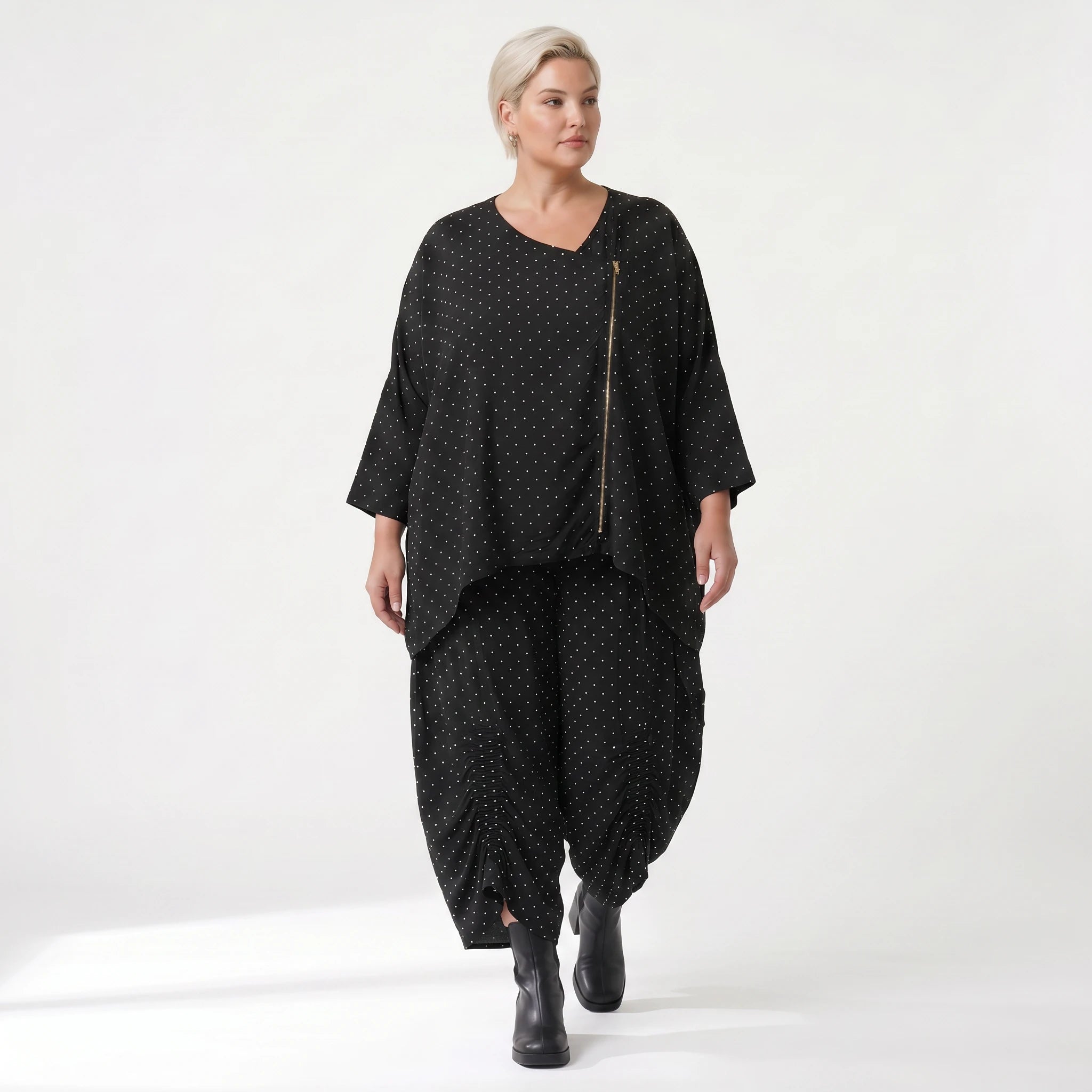 Luftige Oversize Jacke aus fein strukturierter, leichter Popeline im Lagenlook mit Punkten, Schwarz/Weiß