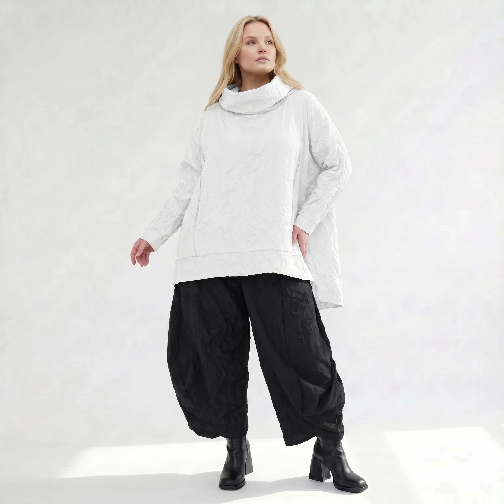 Ausgefallenes Oversize Big Shirt im modernen Lagenlook aus crash Popeline, luftig und leicht, Weiß