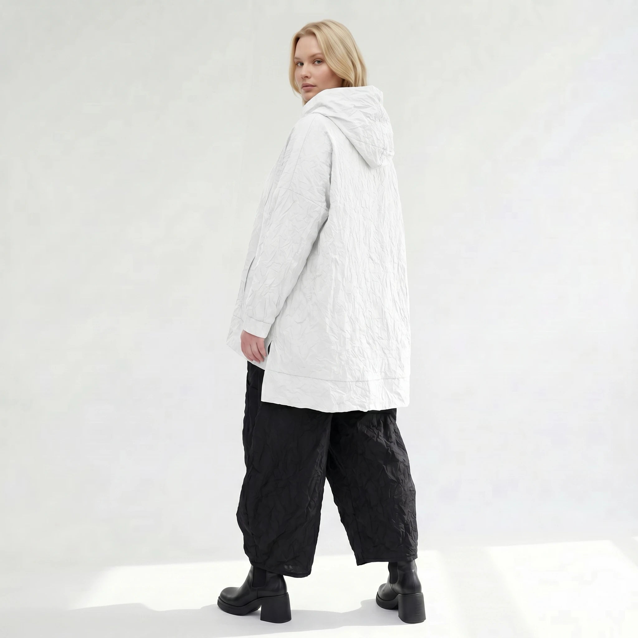 Ausgefallenes Oversize Big Shirt im modernen Lagenlook aus crash Popeline, luftig und leicht, Weiß