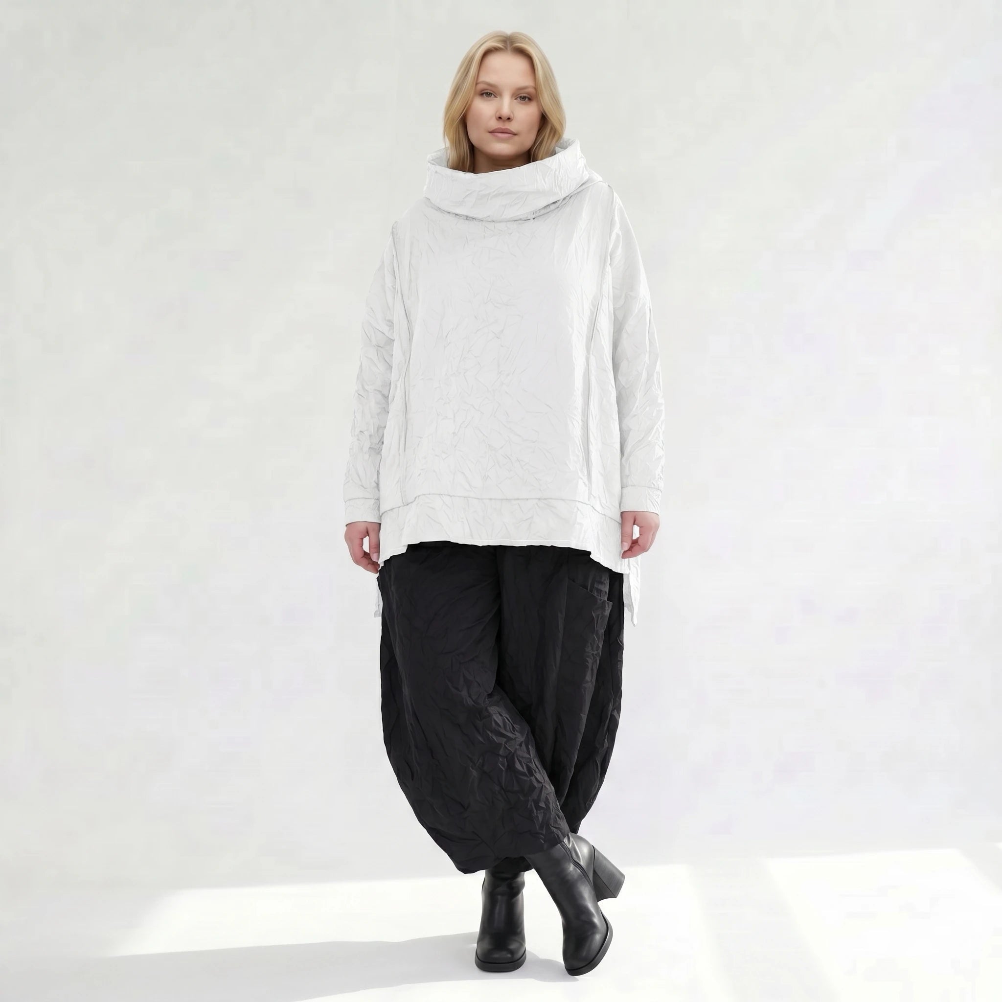 Ausgefallenes Oversize Big Shirt im modernen Lagenlook aus crash Popeline, luftig und leicht, Weiß