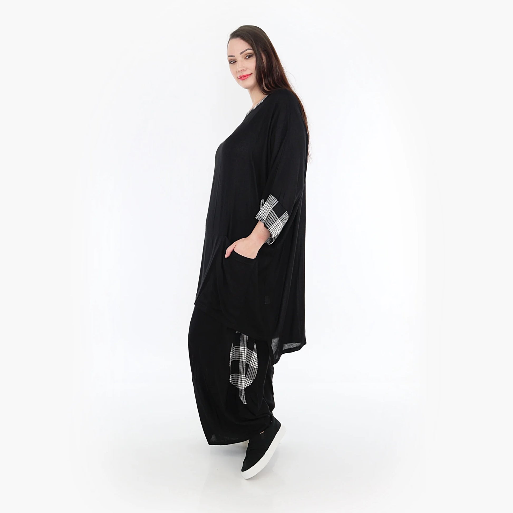  Kastiges Oversize-Shirt in lässigem Schwarz-Grau-Weiß mit leichten Viskose-Material für Sommerstyle