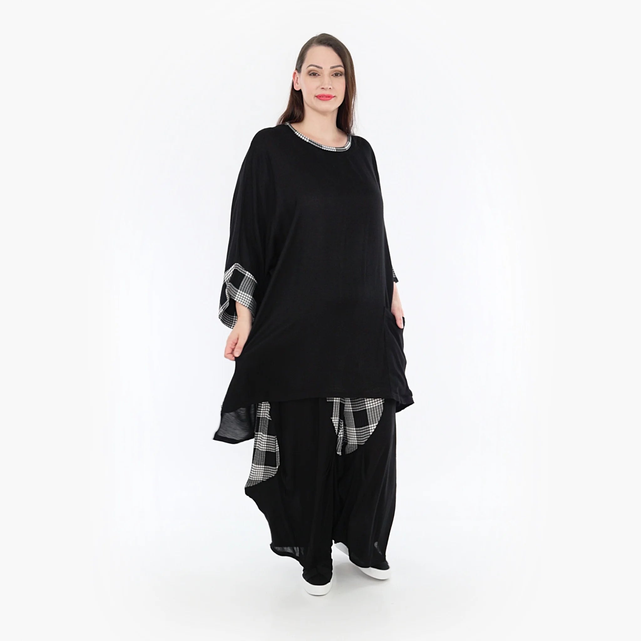  Kastiges Oversize-Shirt in lässigem Schwarz-Grau-Weiß mit leichten Viskose-Material für Sommerstyle