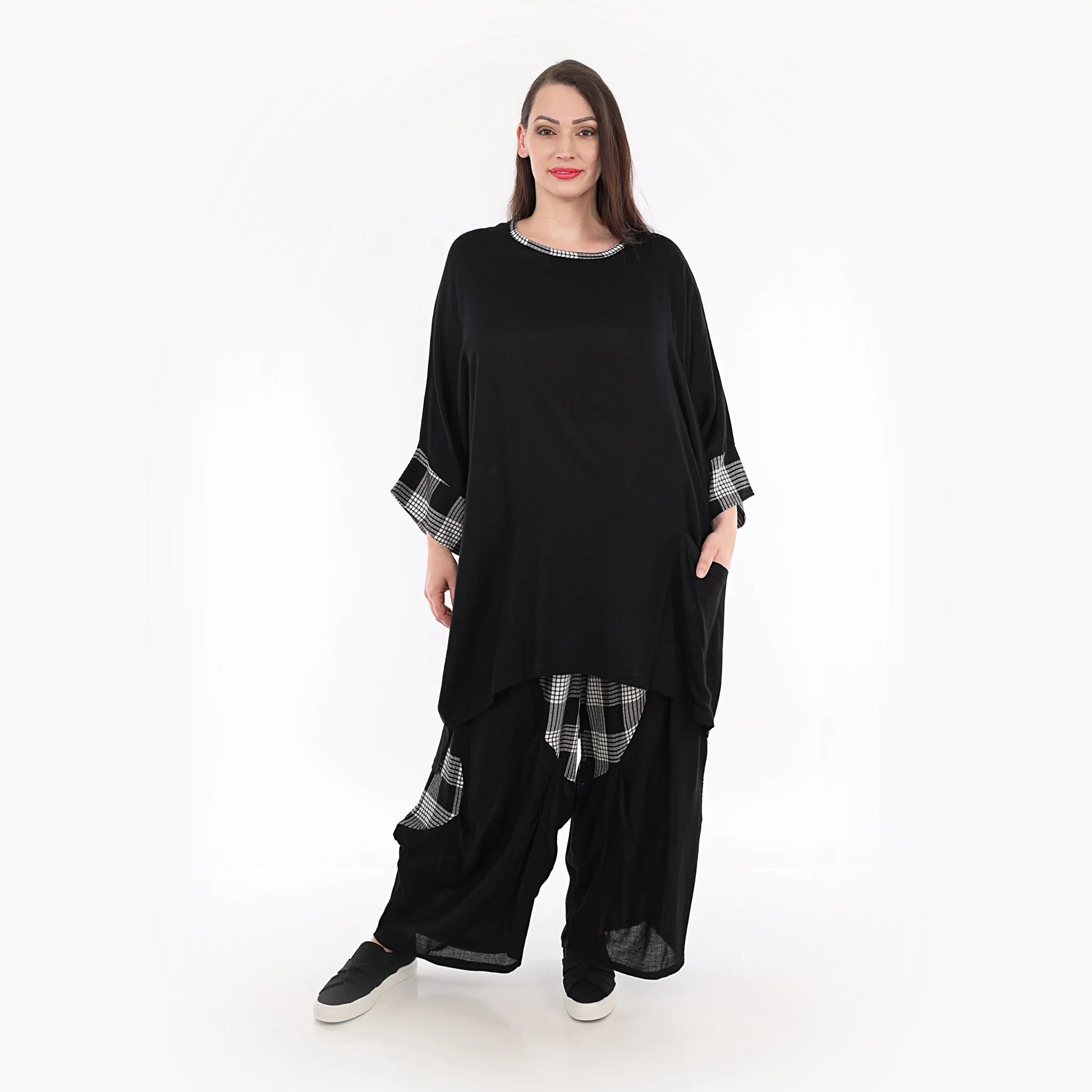  Kastiges Oversize-Shirt in lässigem Schwarz-Grau-Weiß mit leichten Viskose-Material für Sommerstyle