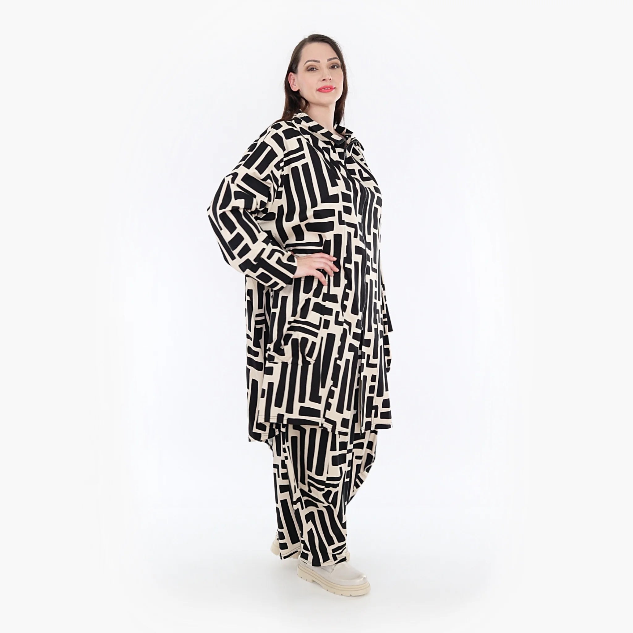  AKH Fashion Mantel in Vokuhila-Form, aus Viskose, 1318.02276, Schwarz-Ecru, Schick