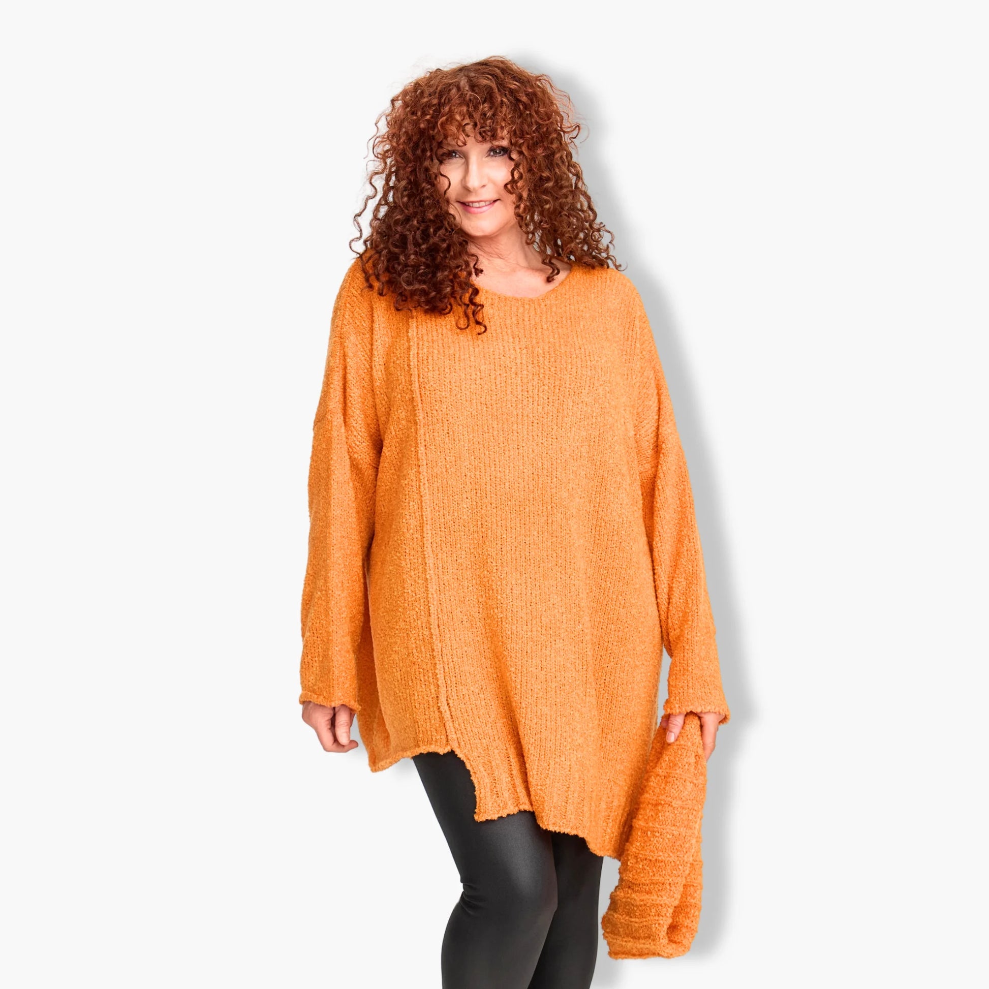  Modischer A-Form Pullover in strahlendem Orange aus weichem Bouclé, passender Schal inklusive