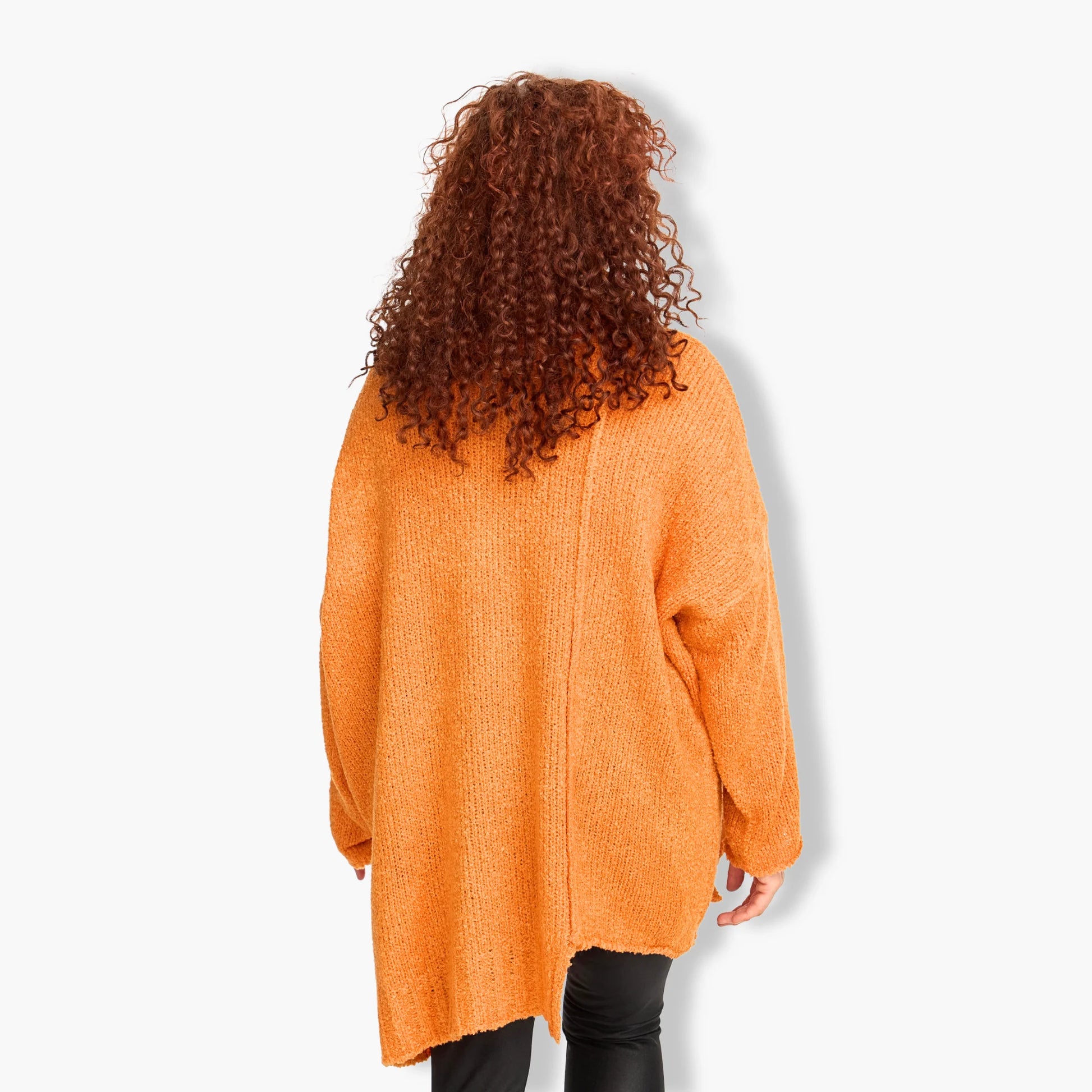  Modischer A-Form Pullover in strahlendem Orange aus weichem Bouclé, passender Schal inklusive