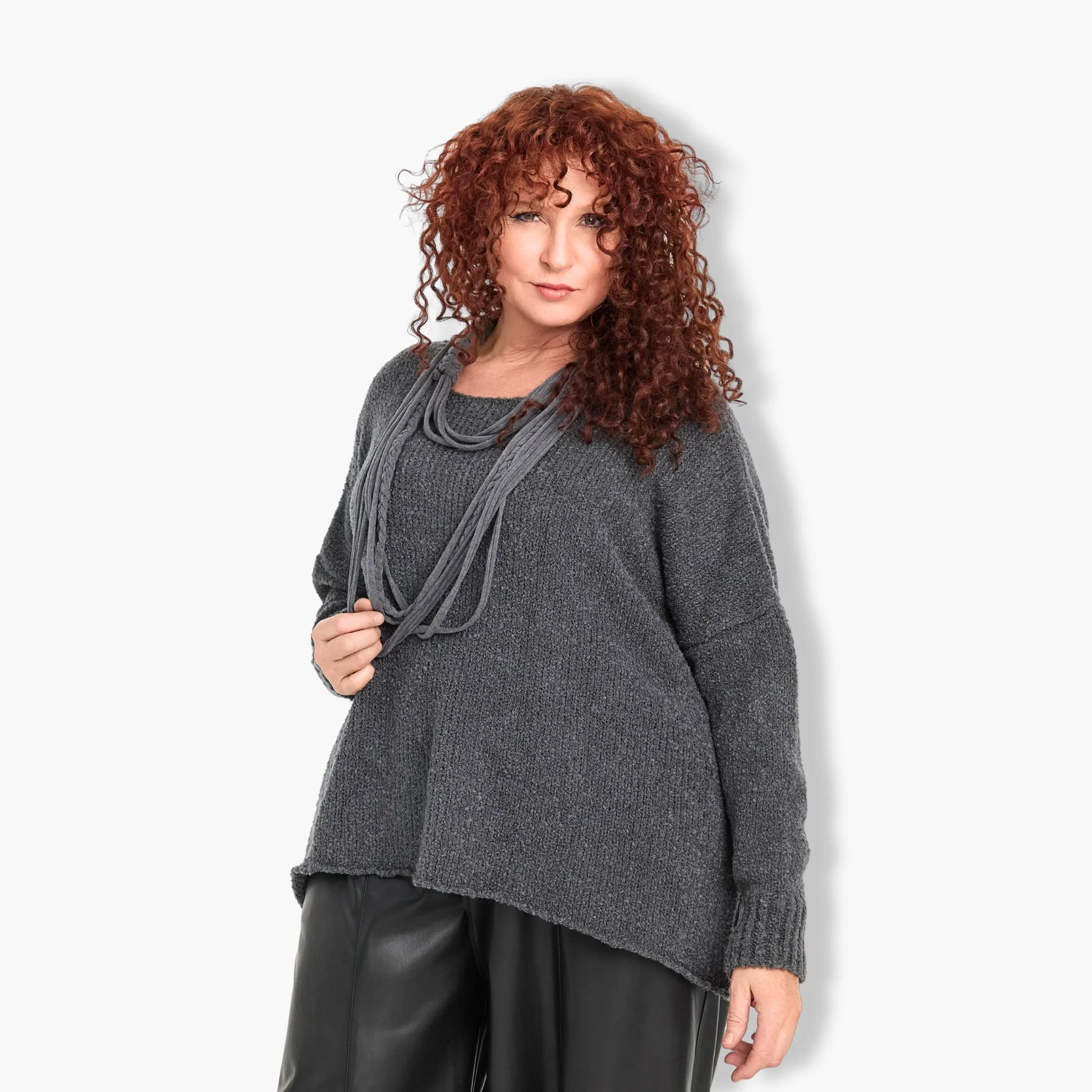  Stylischer grauer Plus Size Pullover aus weichem Bouclé für Herbst und Winter in kastiger Form