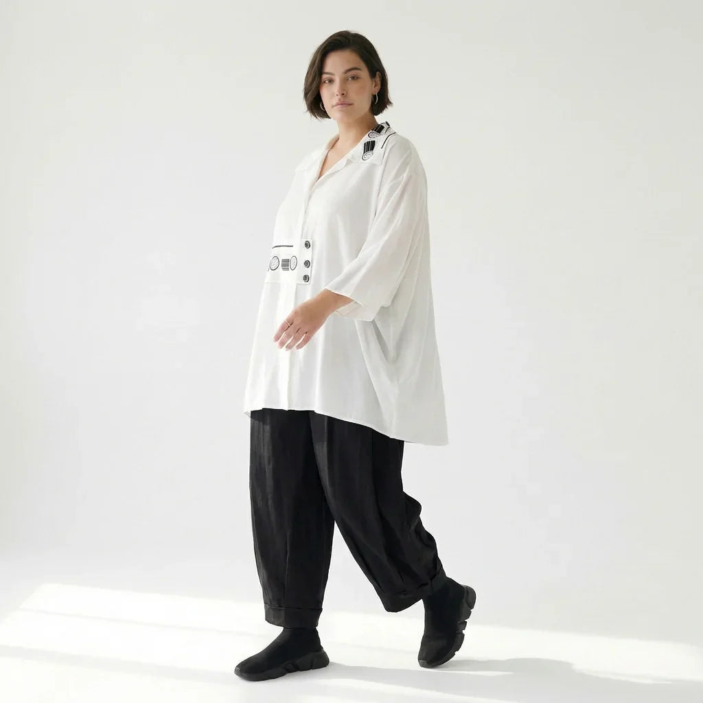 Leichte Oversize-Bluse in Weiß aus Slinky-Material – luftig, glatt & halbdurchsichtig | Modeare