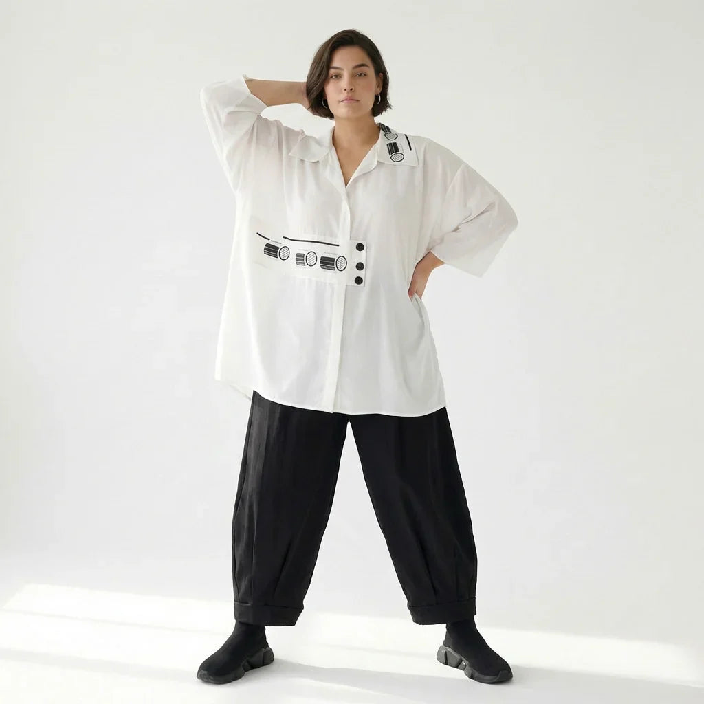 Leichte Oversize-Bluse in Weiß aus Slinky-Material – luftig, glatt & halbdurchsichtig | Modeare