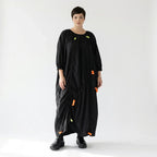 iZAR Oversize-Kleid mit Neon-Details und fließendem Slinky-Material – Avantgarde-Look bei Modeare