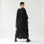 iZAR Oversize-Kleid mit Neon-Details und fließendem Slinky-Material – Avantgarde-Look bei Modeare