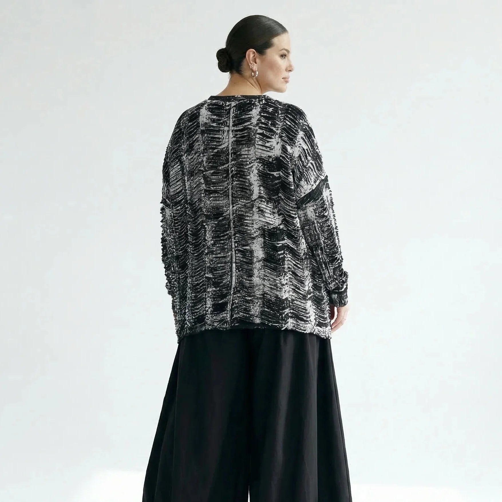 B-One Oversize Sweatshirt-Set im Lagenlook aus French Terry in Schwarz-Weiß | Modeare Avantgarde Damenmode