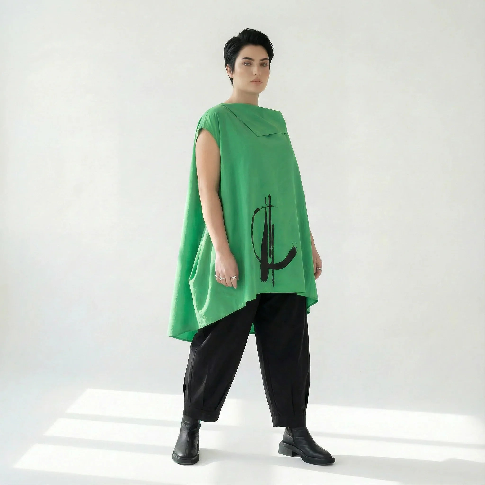 Damen Oversize-Shirt Grün Caraclan mit Print, weiter Kragen, Modal-Mix, EU 38/50 – Avantgarde Mode, Made in Turkey