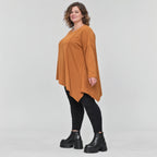 Langarmshirt in warmem Braun mit asymmetrischem Zipfelsaum aus feinem Stretchjersey