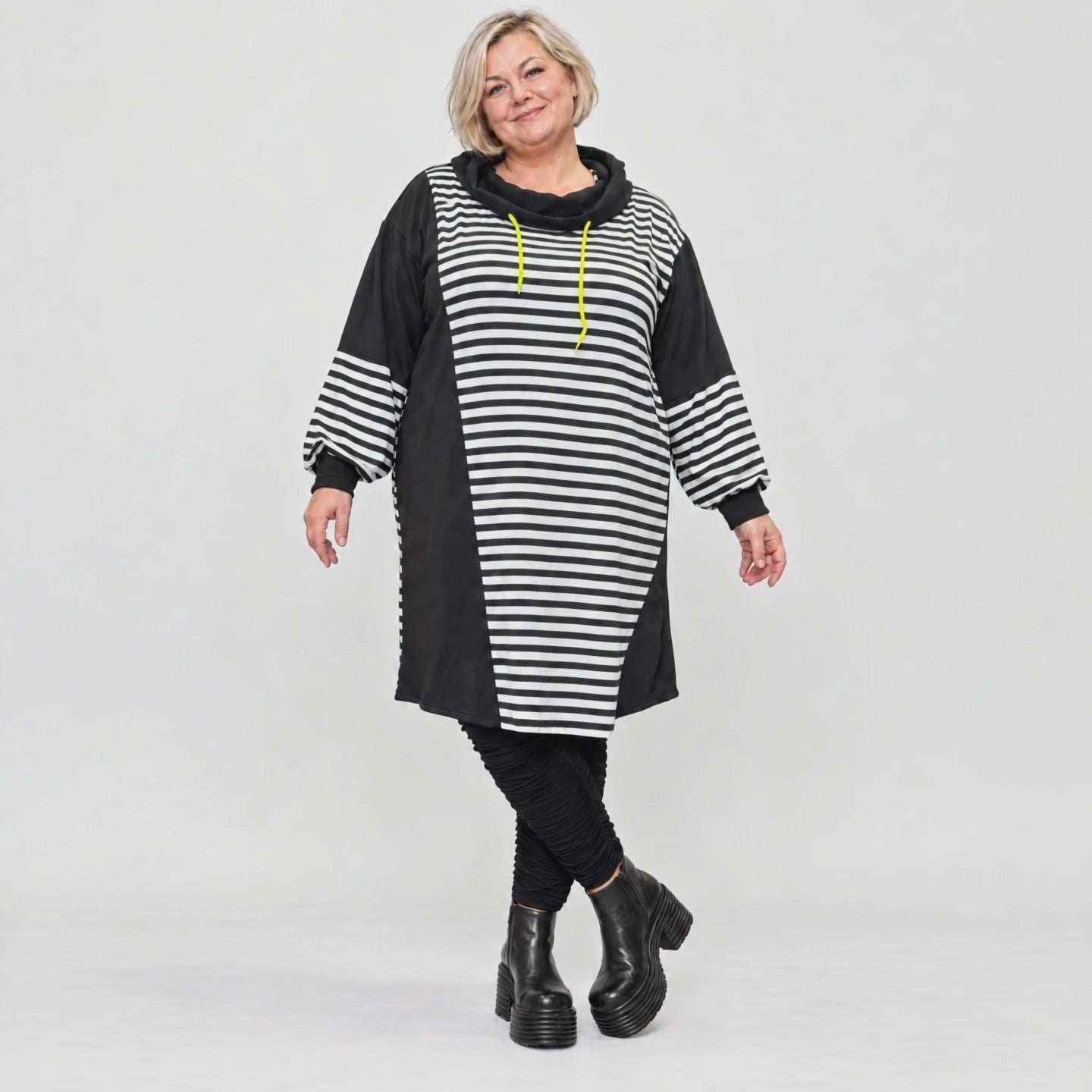Gestreiftes Winterkleid aus Stretchjersey in Gelb/Schwarz/Weiß mit gerader Schnittform