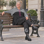 Gerader Kapuzenüberwurf aus weichem Stretchjersey in Schwarz/Weiß/Pink mit Streifenmuster