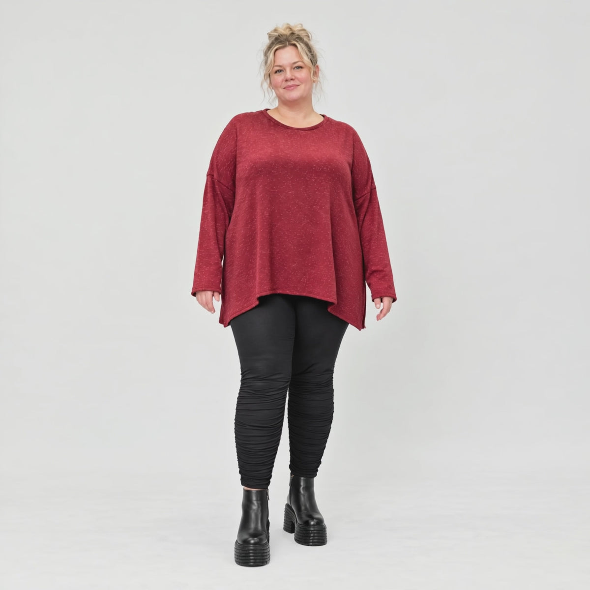 Feinstrickshirt in Rot/Weiß mit flauschigem Garn in A-Linie und Rundhalsausschnitt
