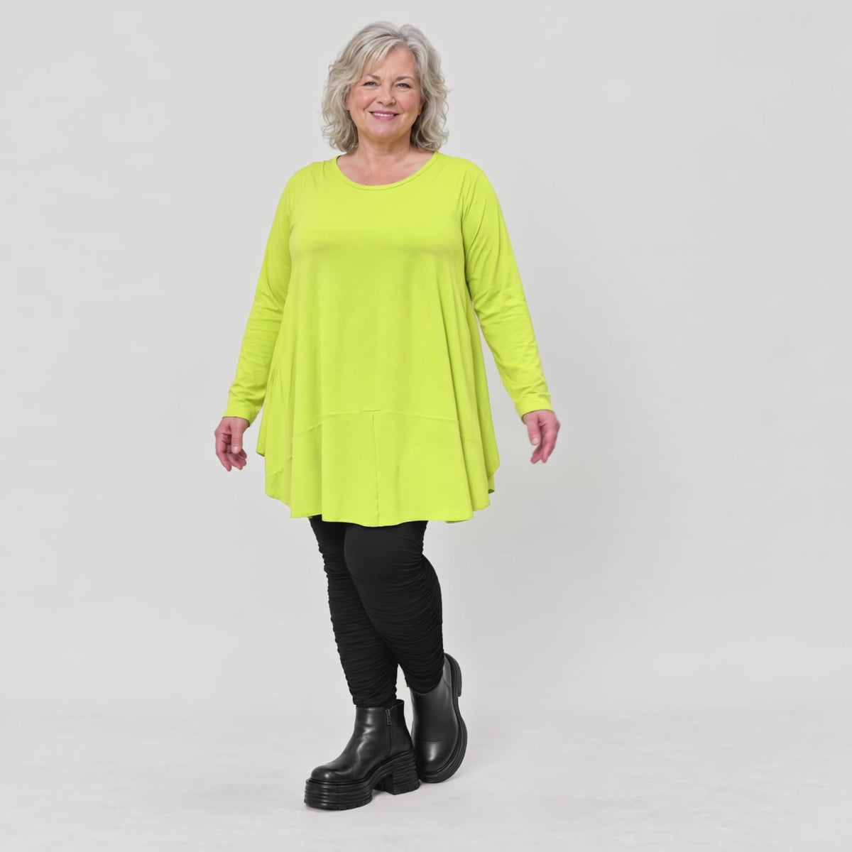 Langarmshirt in frischem Limettengrün aus weichem Modalstretch mit Seitennahttaschen