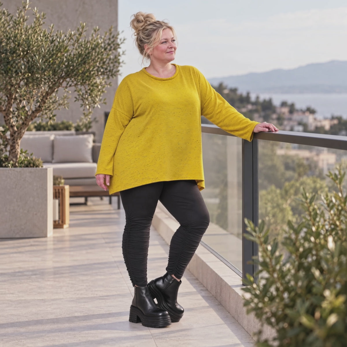 Flauschiges Feinstrickshirt in leuchtendem Gelb mit Stretchanteil und fließender A-Linie