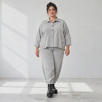Graue Jeansjacke in weicher Stretchqualität mit Vokuhilaschnitt und bequemem Sitz