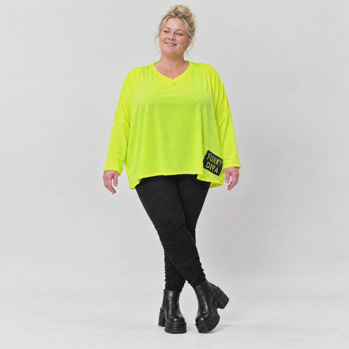 Lässiges Langarmshirt in leuchtendem Neongelb mit V-Ausschnitt aus weichem Stretchjersey