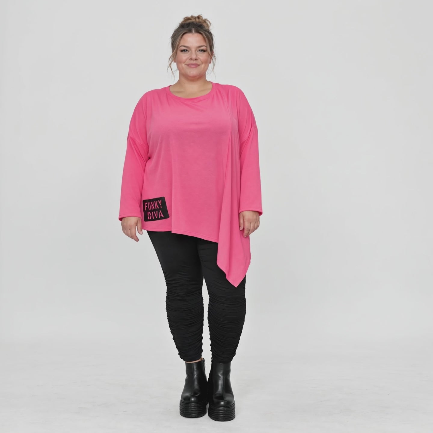 Langarmshirt in frischem Pink mit asymmetrischem Zipfelsaum aus weichem Stretchjersey