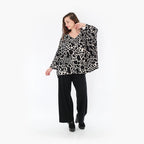 Oversize Shirt in schwarzecru Leopardenlook aus Viskose Slinky mit V-Ausschnitt Langarm